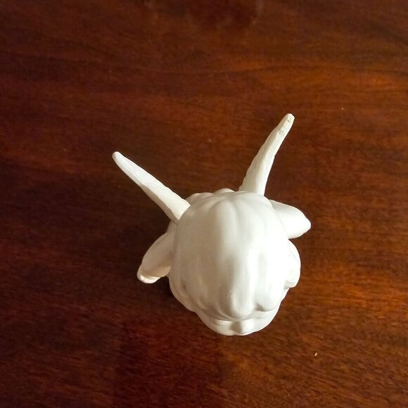 Vintage Ceramic Angel Figurine With Wings & Birds, Forward Leaning - Picture 4 of 7